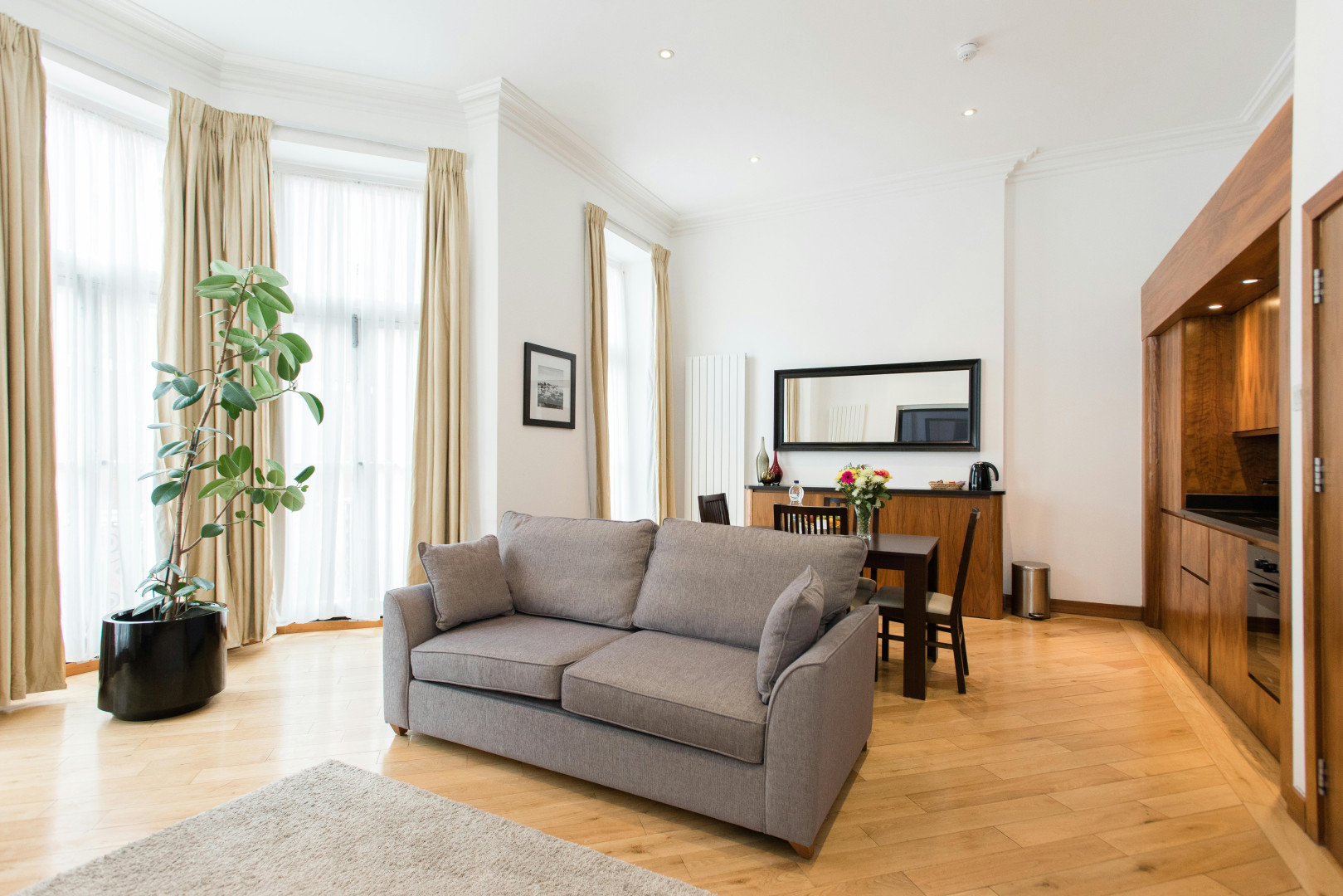 TO RENT - STUNNING REGENCY BUILDING